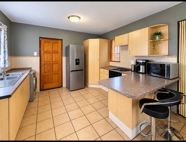 3 BEDROOM TOWNHOUSE FOR SALE IN REYNO RIDGE
